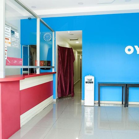 Oyo 90282 Hotel Taj Inn, Seksyen 7 Шах-Алам Екстер'єр фото