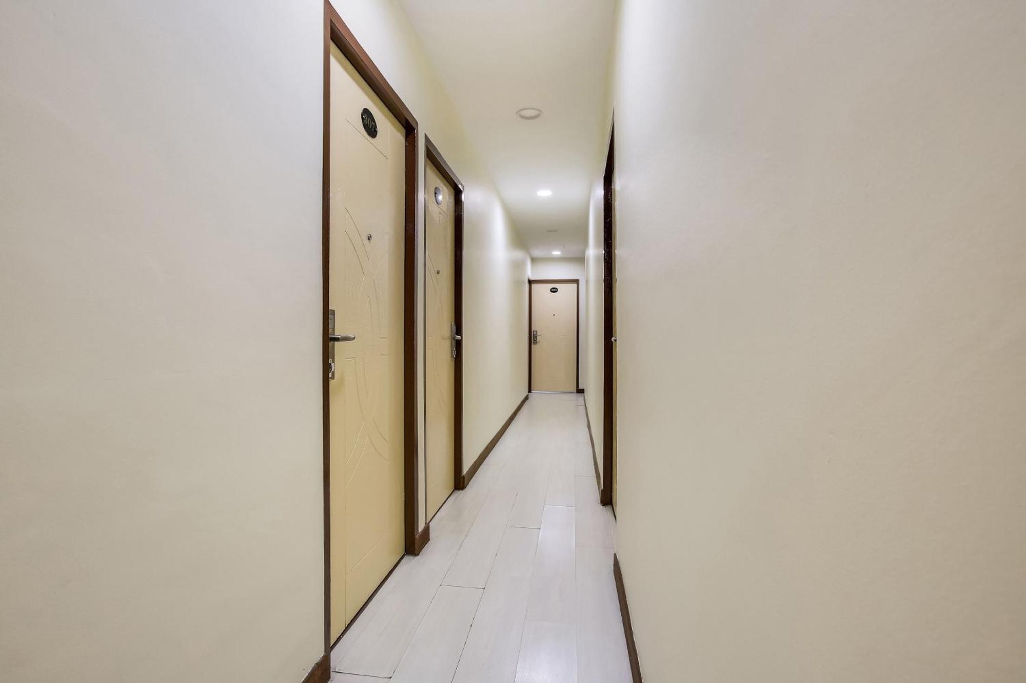 Oyo 90282 Hotel Taj Inn, Seksyen 7 Шах-Алам Екстер'єр фото