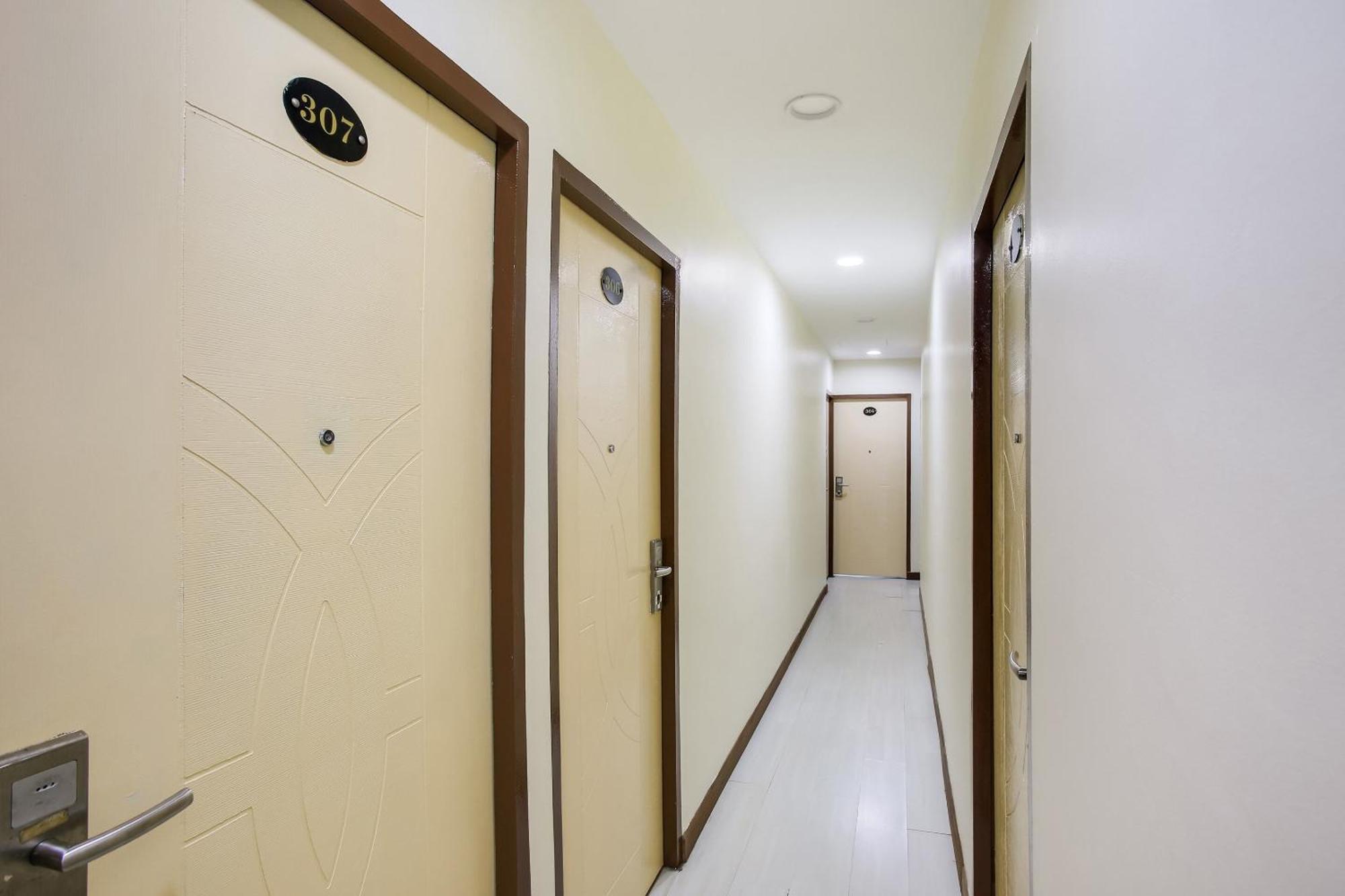 Oyo 90282 Hotel Taj Inn, Seksyen 7 Шах-Алам Екстер'єр фото
